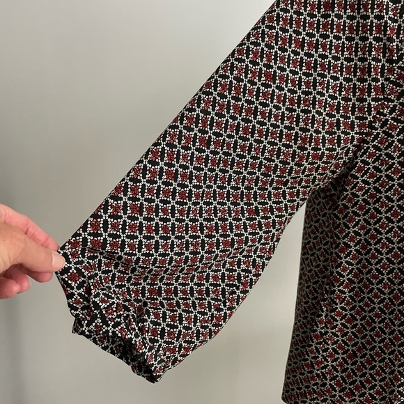 Joie Silk Blouse Top V-Neckline 3/4 Length Sleeves Floral Geometric Print Medium - Picture 5 of 10